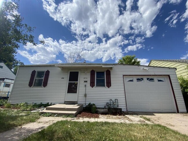 Primary Photo - 416 E 3rd St