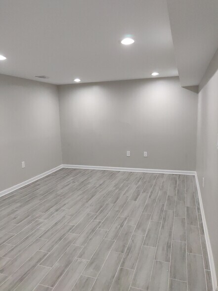 Building Photo - 5374 Eliots Oak Rd