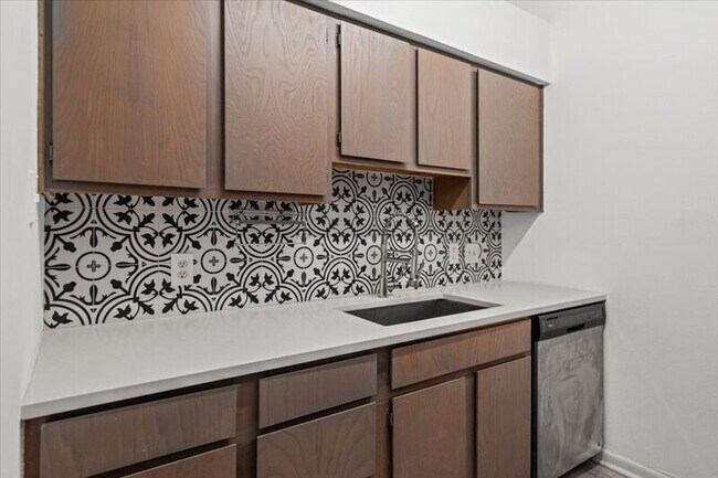 Building Photo - 1705 Crossing Pl