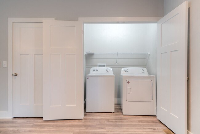 Building Photo - Uptown Village- 3 BR 3.5 Bath Townhome
