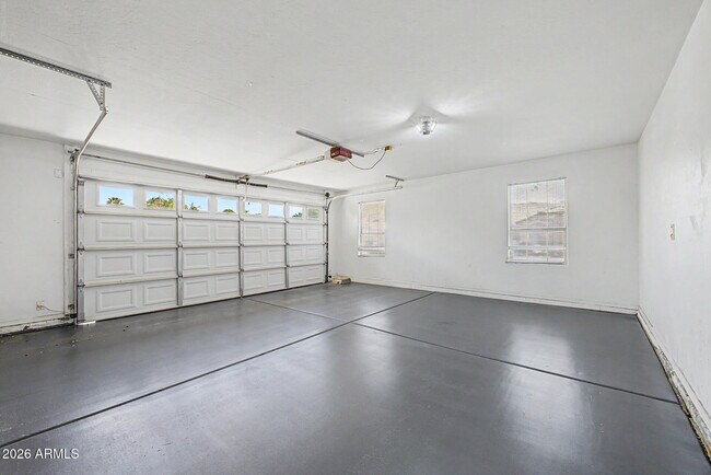 Building Photo - 930 E Harwell Rd