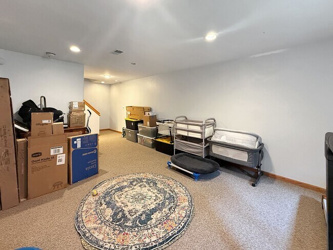 Building Photo - $0 DEPOSIT OPTION. SPACIOUS 4-BEDROOM CENT...
