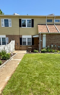 Building Photo - 20 Hollybrooke Dr