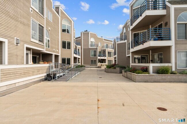 Building Photo - 95 Harbour Close