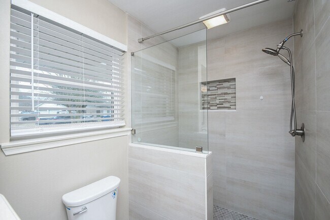 Building Photo - 13607 Elm Ct