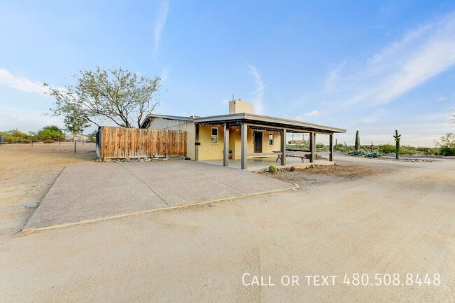 Building Photo - Charming Desert Retreat with 360° Mountain...