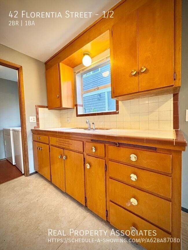 Building Photo - 42 Florentia St