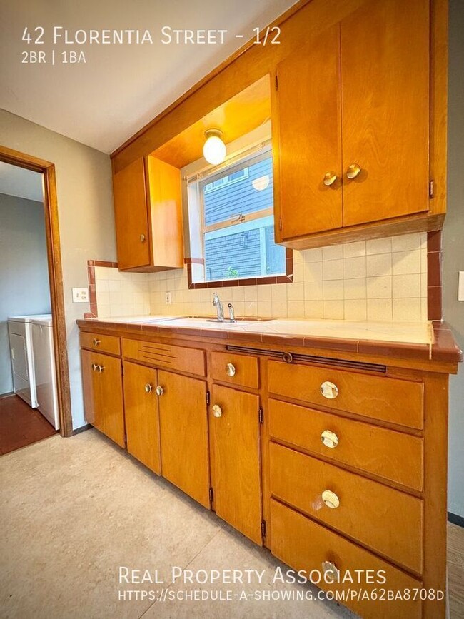 Building Photo - Charming 2-Bedroom, 1-Bath Unit for Rent i...