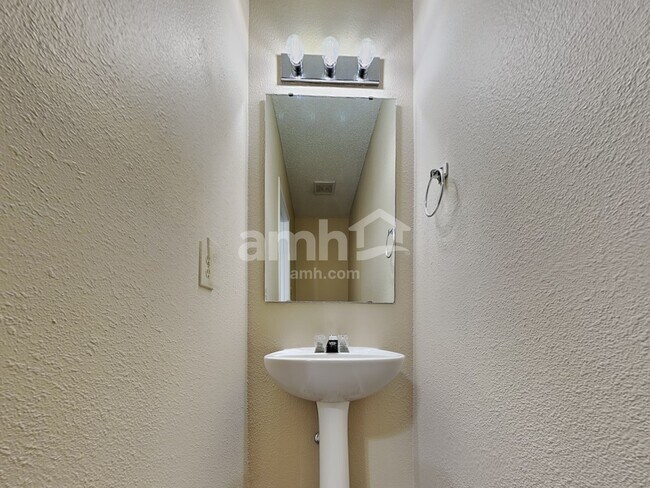 Building Photo - 12897 E 131st St