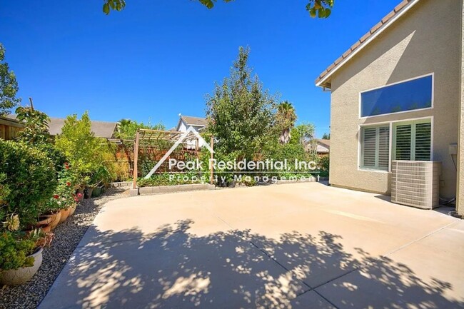 Building Photo - Spacious 5bd/3ba Elk Grove Home with 3 Car...