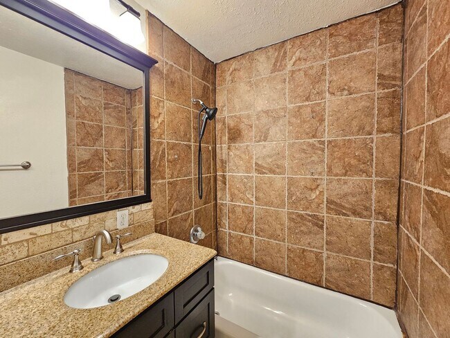 Building Photo - AVAILABLE NOW!