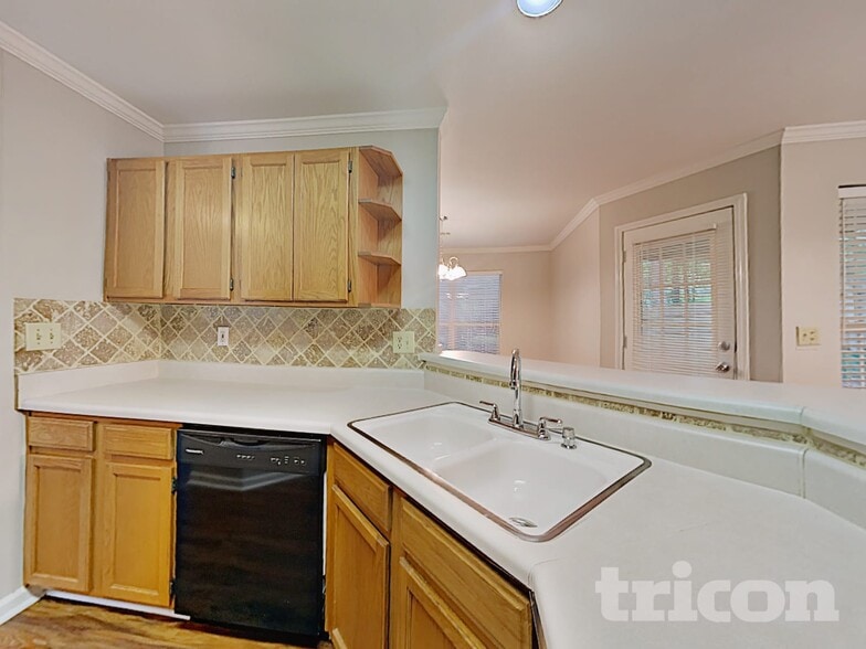 Building Photo - 555 Horseshoe Cir