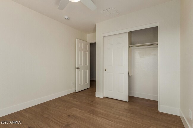 Building Photo - 40809 N Raleigh Ct