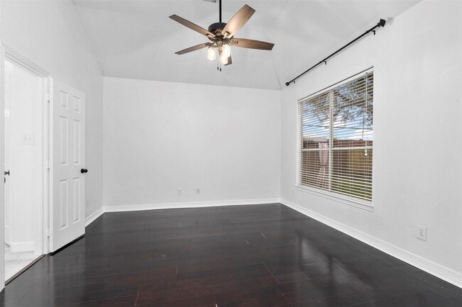 Building Photo - 2227 Oakwell Ln