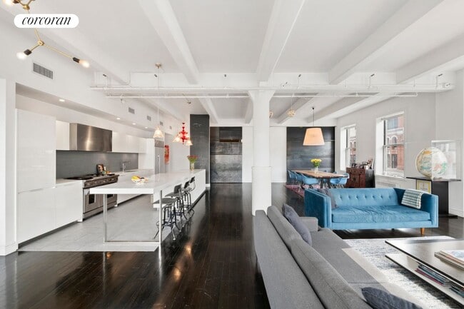 Building Photo - 161 Hudson St