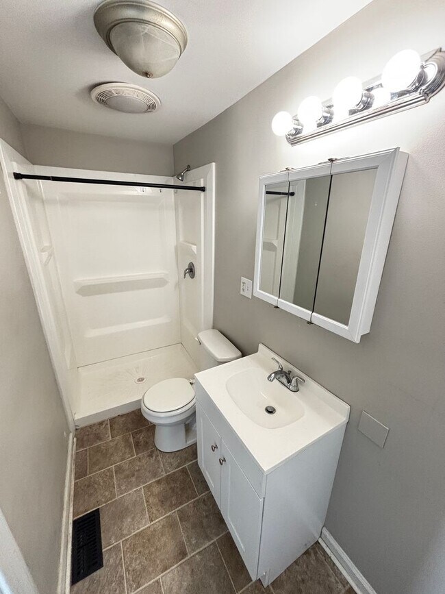 Building Photo - charming semi-detached Allentown home