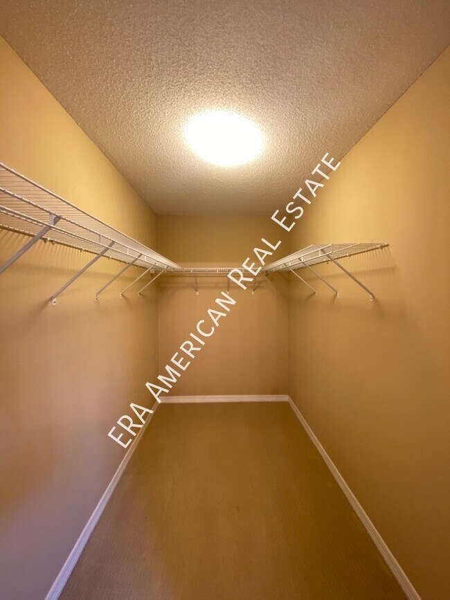 Building Photo - 1922 Everglades Dr