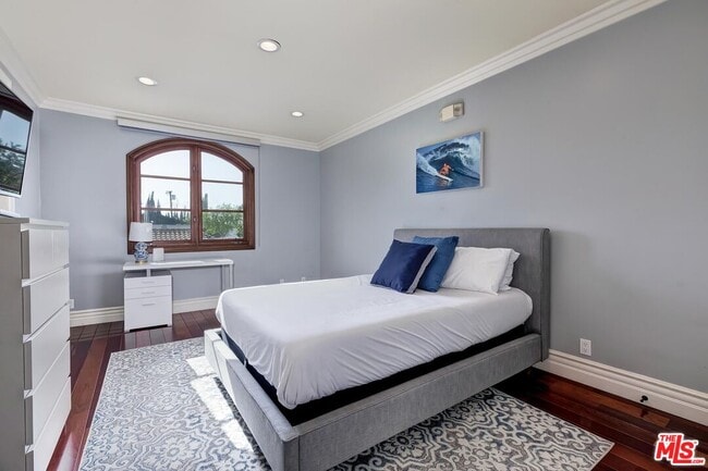 Building Photo - 6127 Rhodes Ave