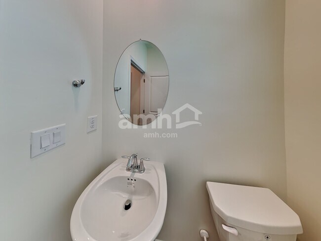 Building Photo - 301 Pecan Dr