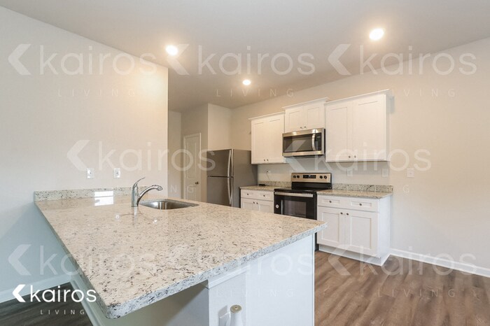 Building Photo - 4000 Bridgewood Wy