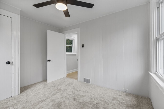 Building Photo - 392 Calderwood Ave