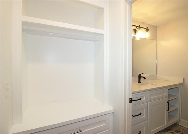 Building Photo - 49 New St