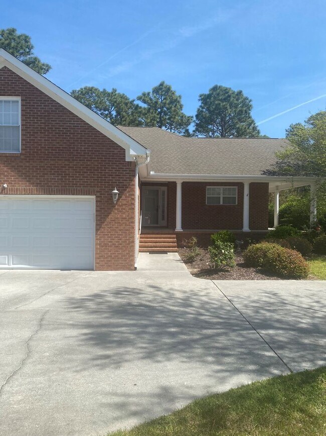 Building Photo - 4 bedroom/3 bathroom in Cypress Island community, minutes from Carolina Beach!