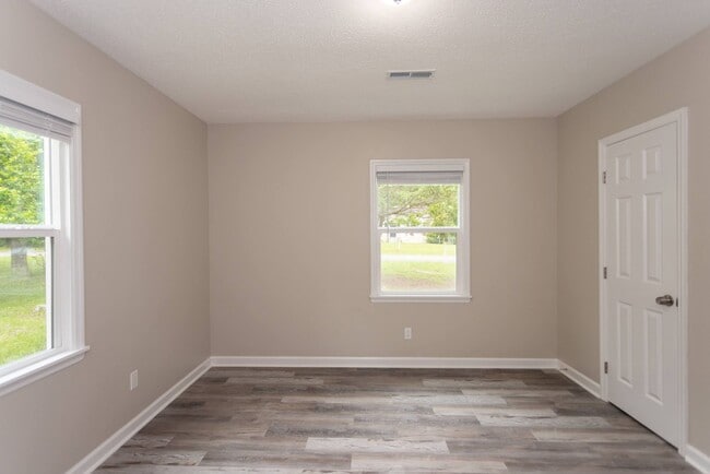 Building Photo - Welcome to this Beautiful Home nestled in the heart of Sumter, SC.