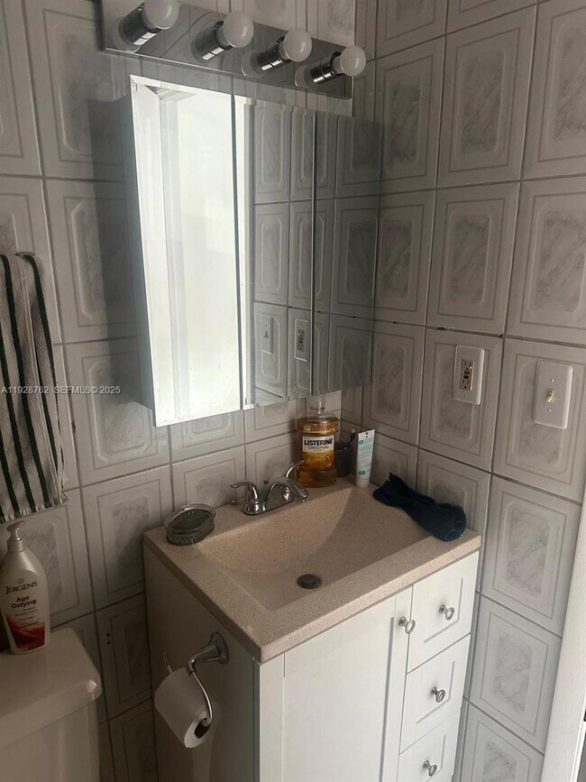 Building Photo - 8000 SW 152nd Ave