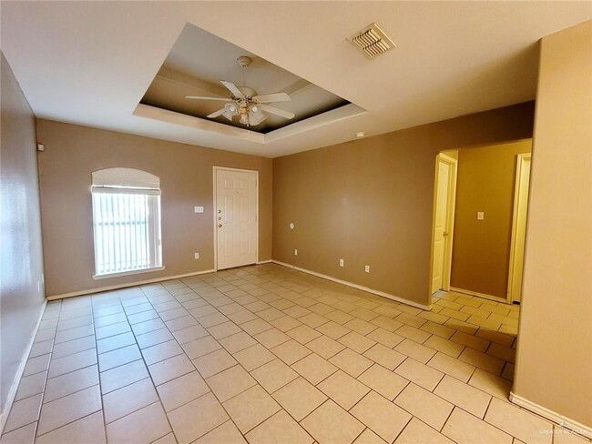 Building Photo - 11 Tahiti Dr