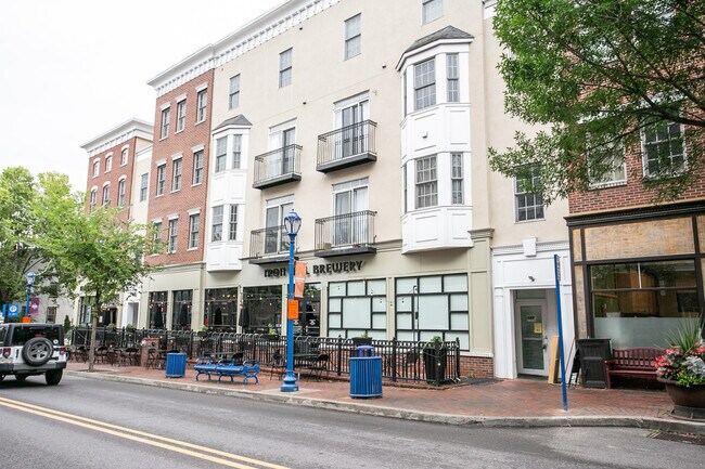 Building Photo - 328 4th Ave