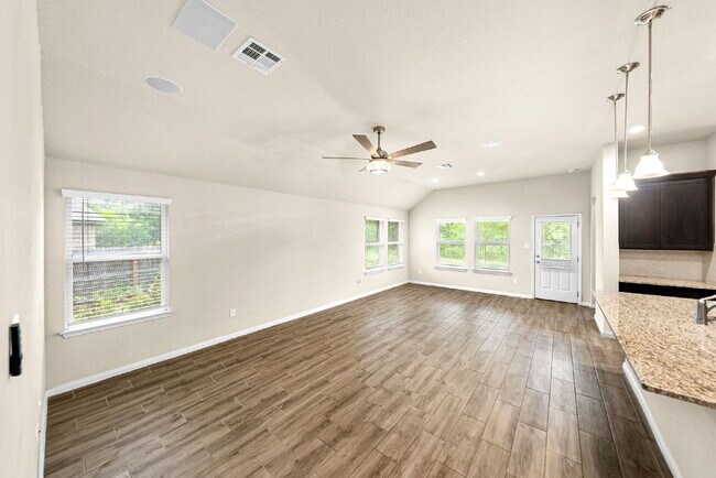Building Photo - Greenbelt - Cul De Sac - Oversized Homesite