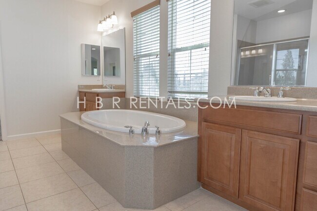 Building Photo - 521 S Altura Ct