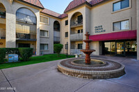 Building Photo - 3033 E Devonshire Ave