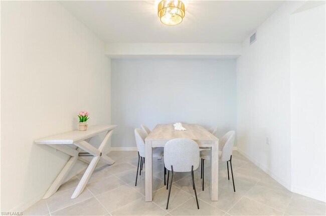 Building Photo - 15345 Grn Acrs Ave