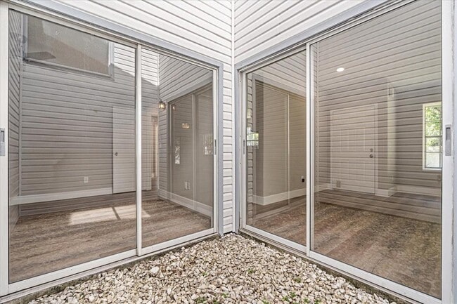 Building Photo - 975 Malden Ct