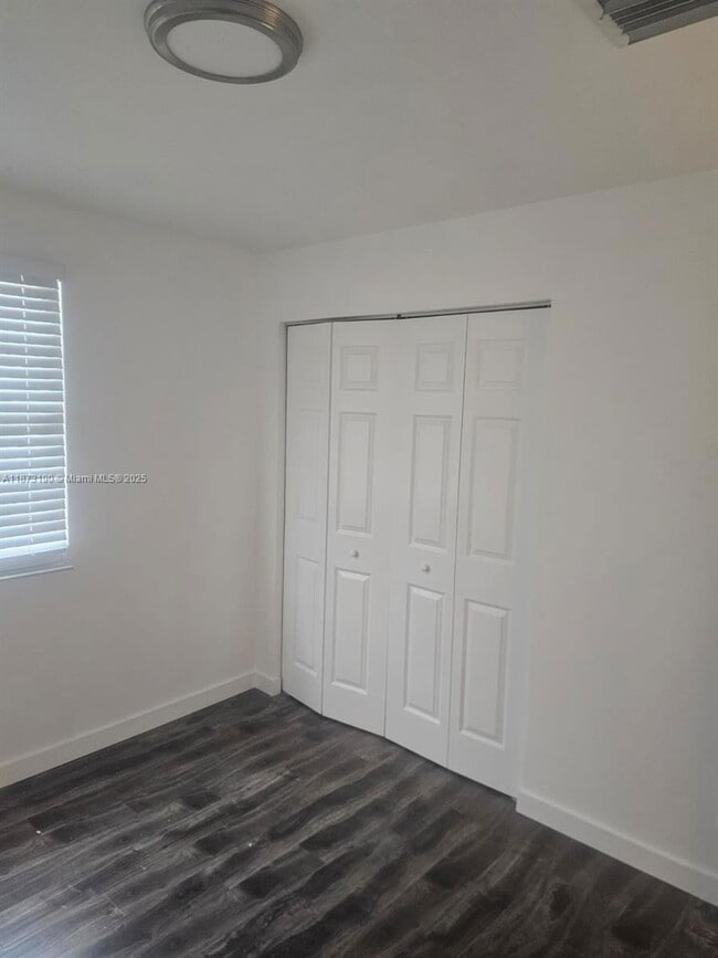 Building Photo - 11047 Longboat Dr