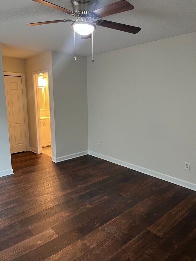Building Photo - Lovely Two Bedroom in Charlotte!
