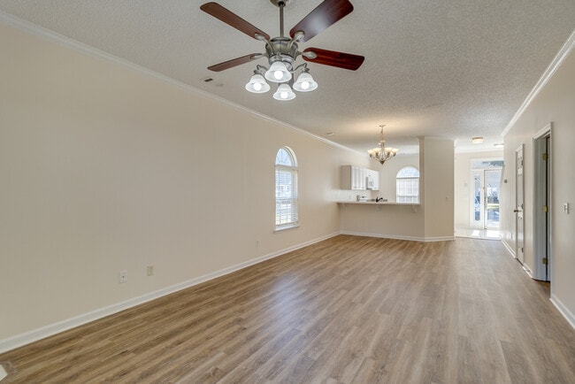 Building Photo - 35 Putters Pl