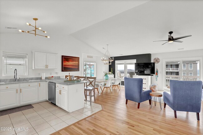 Building Photo - 1401 S Shore Dr