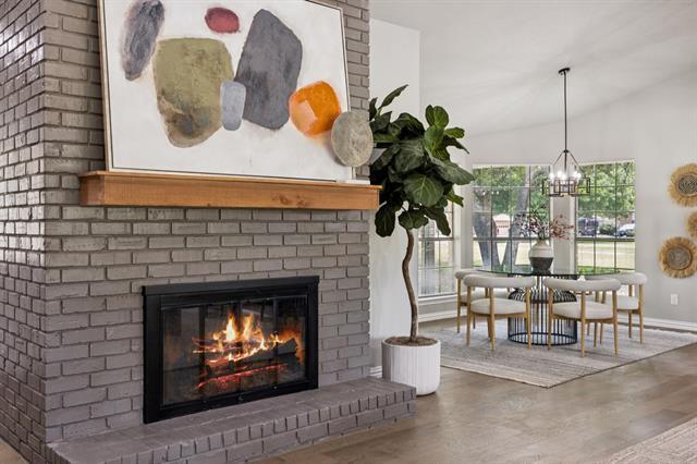 Building Photo - 10 Chisholm Trail