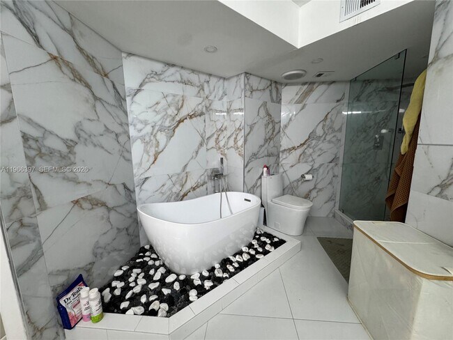 Building Photo - 19195 Mystic Pointe Dr