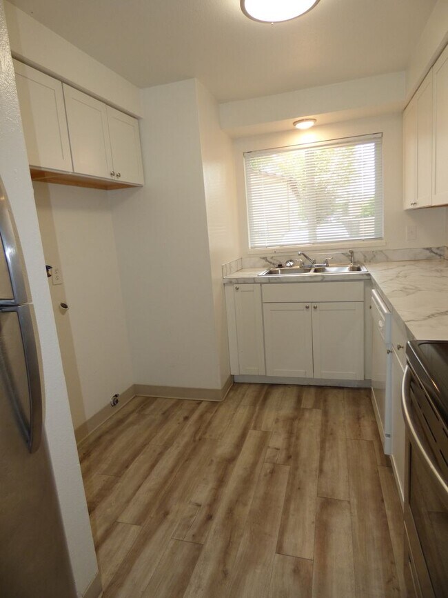 Building Photo - Lancaster Townhomes