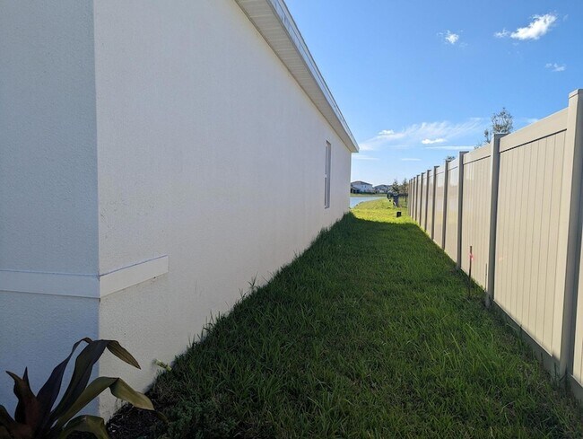 Building Photo - 10644 SW Vasari Way