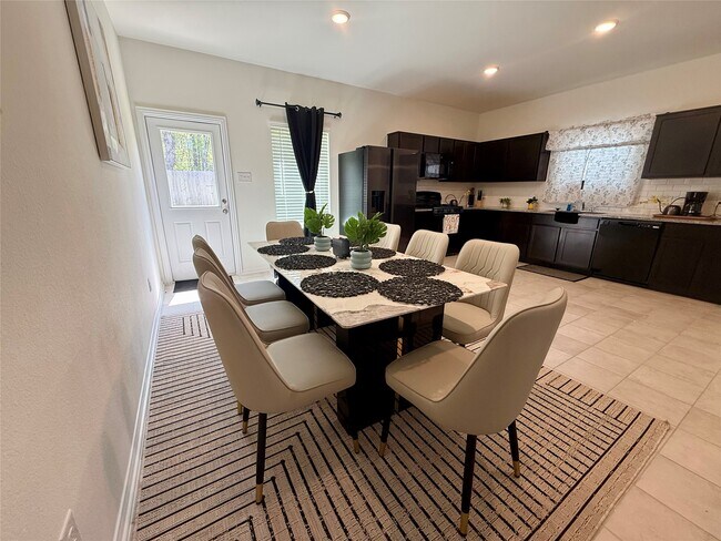 Building Photo - 527 Baobab Wy