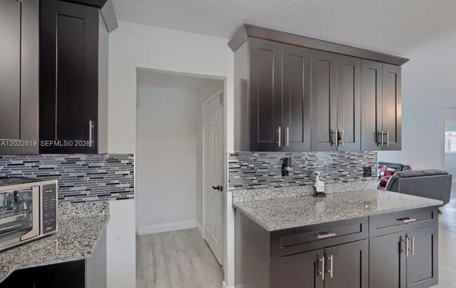 Building Photo - 876 Gardenia Dr