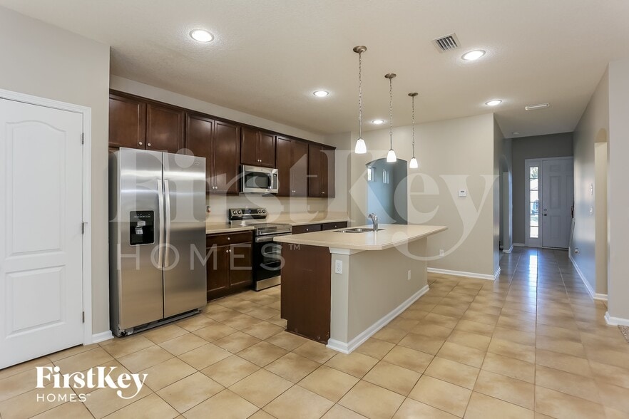 Building Photo - 86041 Aladdins Way