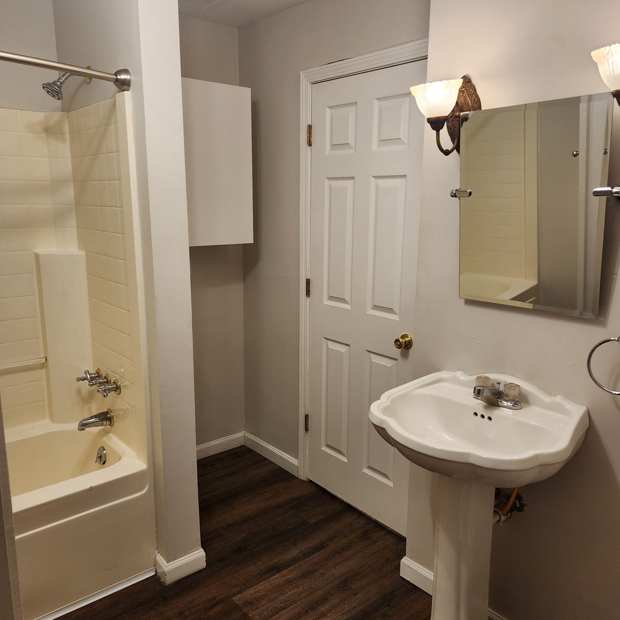 Bathroom - 878 N Base Rd