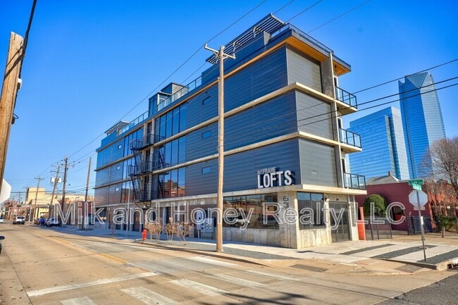 Primary Photo - 631 W California Ave