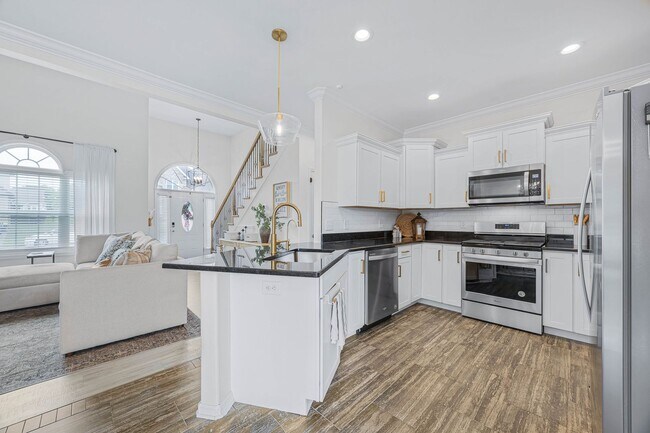 Building Photo - Pet Friendly Four Bedroom!